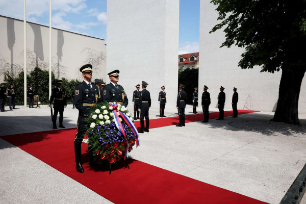 Predsednica države ne bo nadaljevala s tradicijo svojega predhodnika glede obeleževanja evropskega dneva spomina